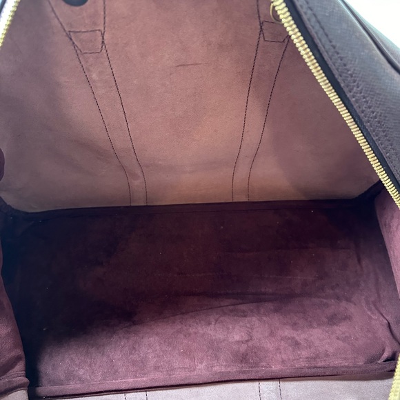 LV38 LOUIS VUITTON Taiga travel bag with strap - Picture 14 of 14